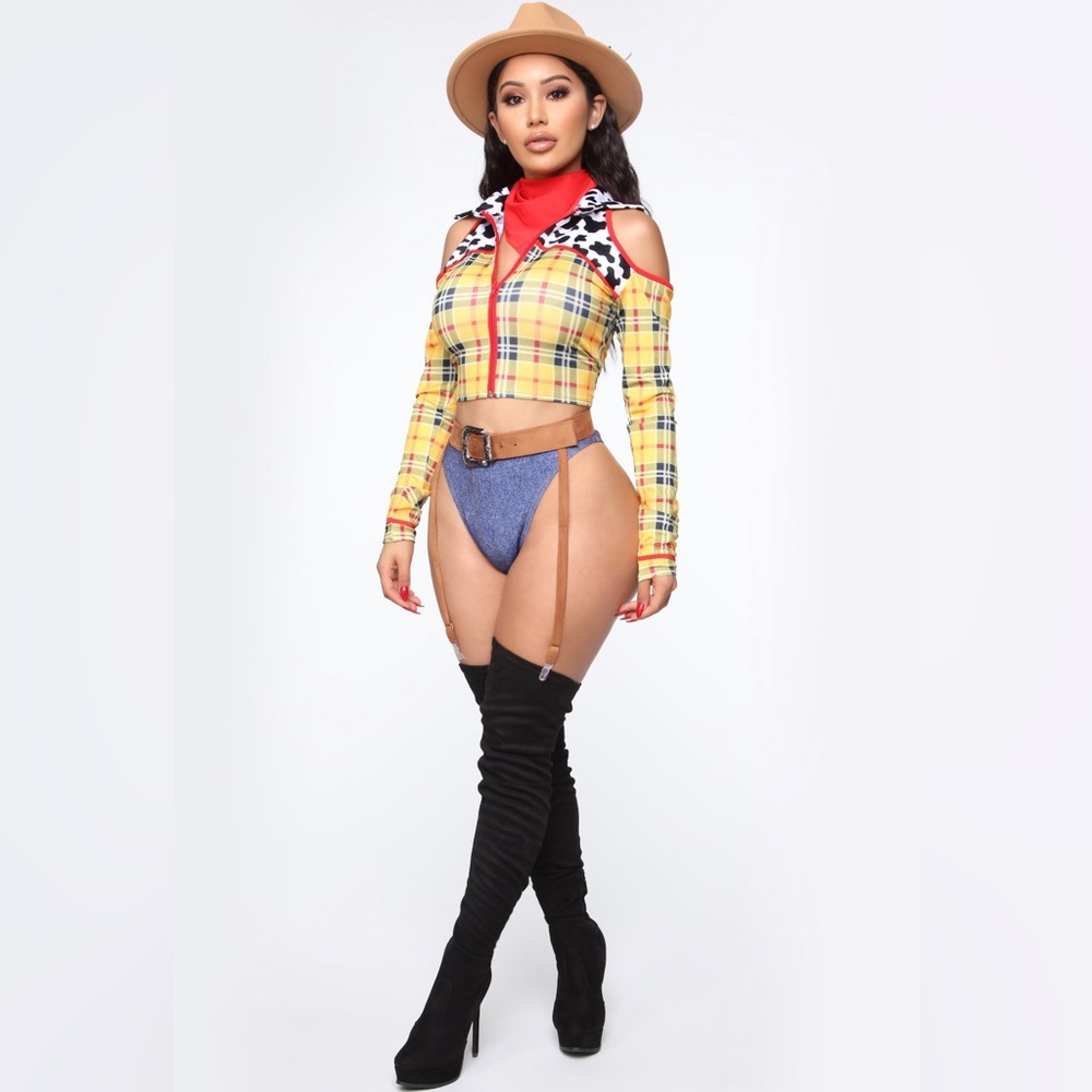 FASHIONOVA New Sheriff In Town 4 Piece Costume Set